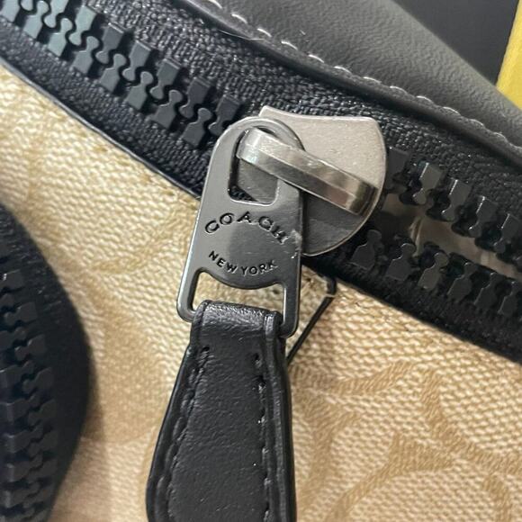 COACH BUMB BAG LEATHER TAN LOGO ALL OVER TURQUOISE POCKET ICONIC VERSATILE - Picture 3 of 12